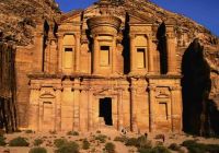 Petra, a Vörös sziklákba faragott világ