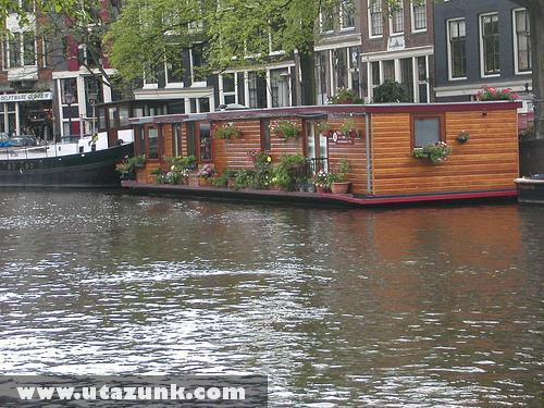 Lakóhajó Amszterdamban