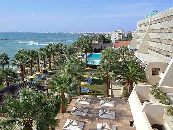 Ciprusi tengerpart szállodával