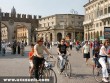 Kerékpárosok Verona belvárosában