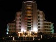 Dubai luxusszálloda este.